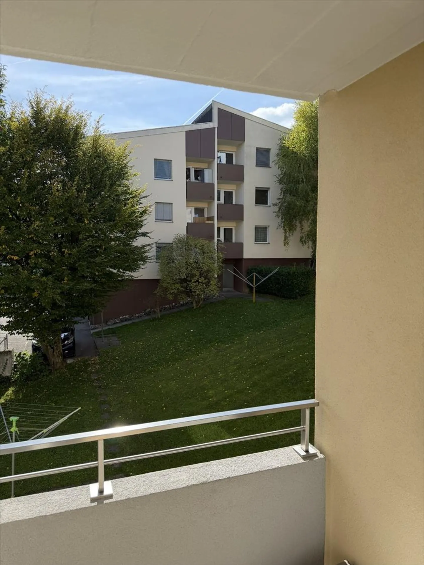 Charming and bright 3.5-room apartment with a view and large garage - Photo 12 of 13