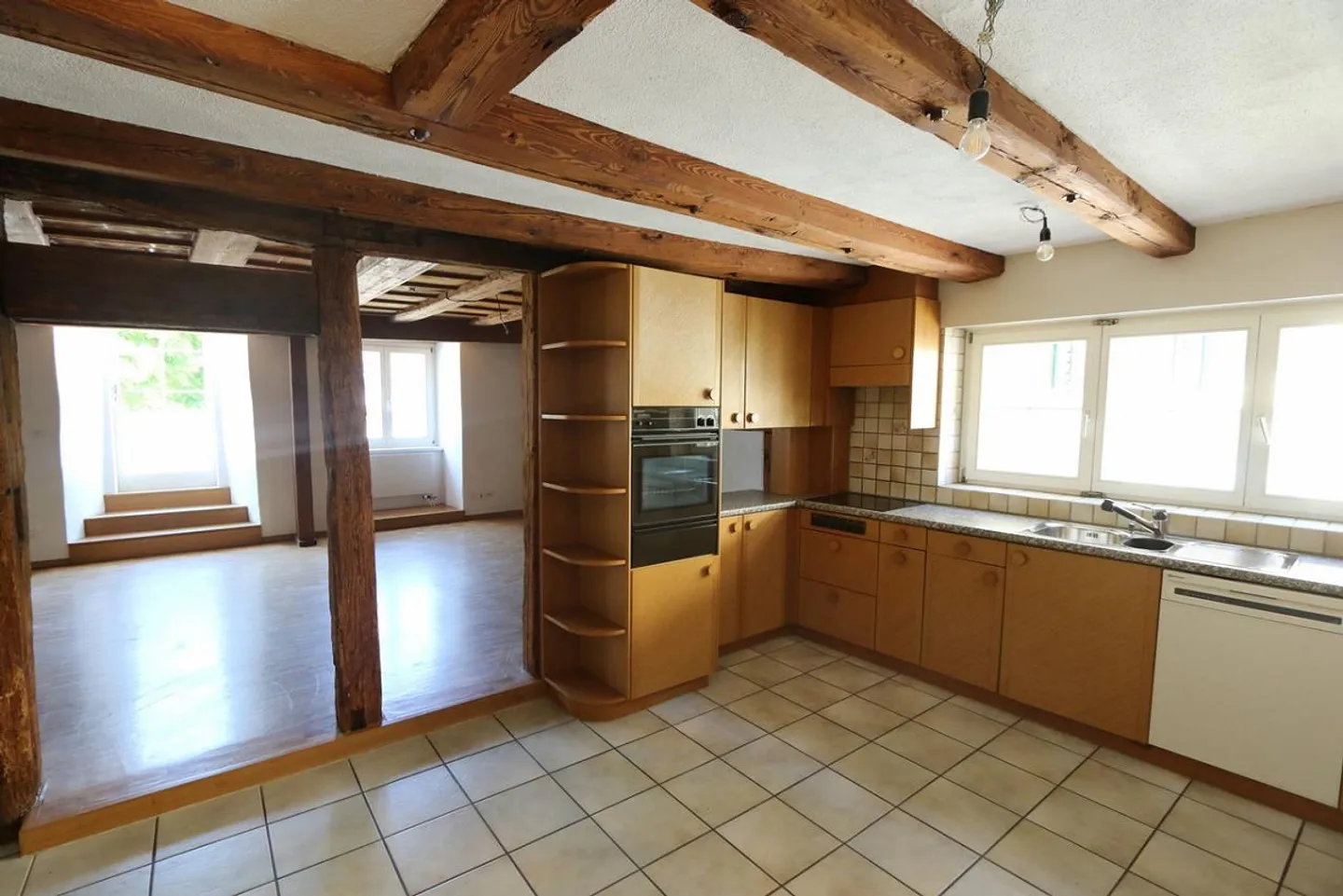 City apartment with large terrace and beautiful view balcony - Photo 4 of 9