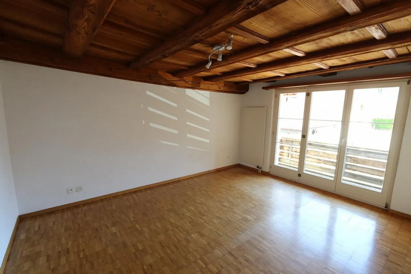 City apartment with large terrace and beautiful view balcony - Photo 5 of 9
