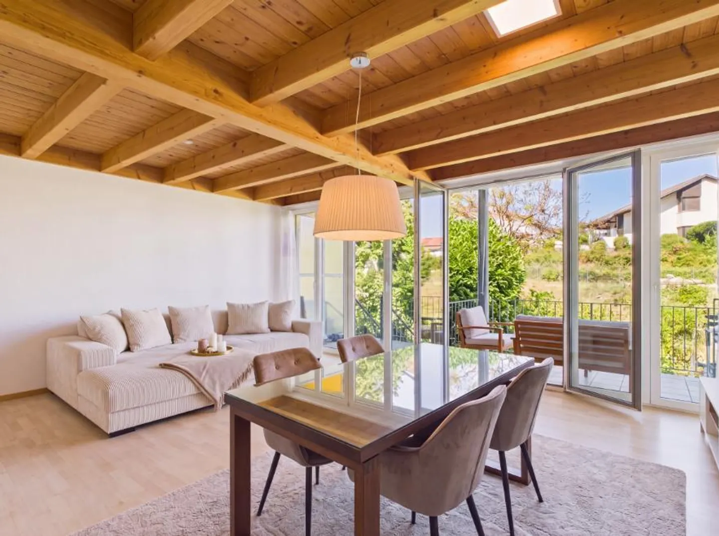 Freshly renovated (2026), ideal room layout and family-friendly... - Photo 1 of 14
