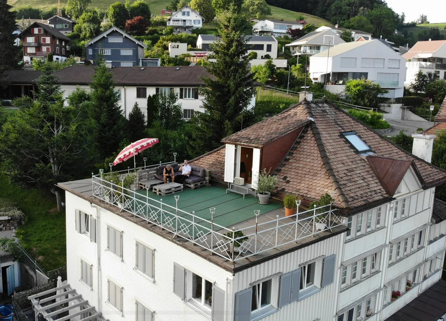 Penthouse avec grande terrasse sur le toit et vue de rêve - Photo 3 sur 15