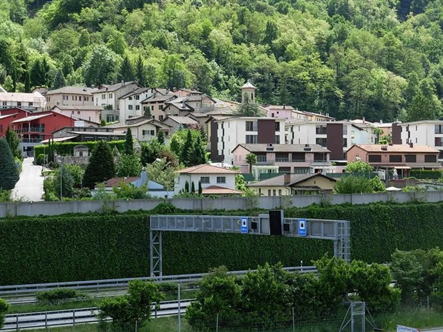 «5 Zimmer Villa, Vendesi casa bifamiliare Lugano, Grancia; Lugano» - Foto 1 di 2