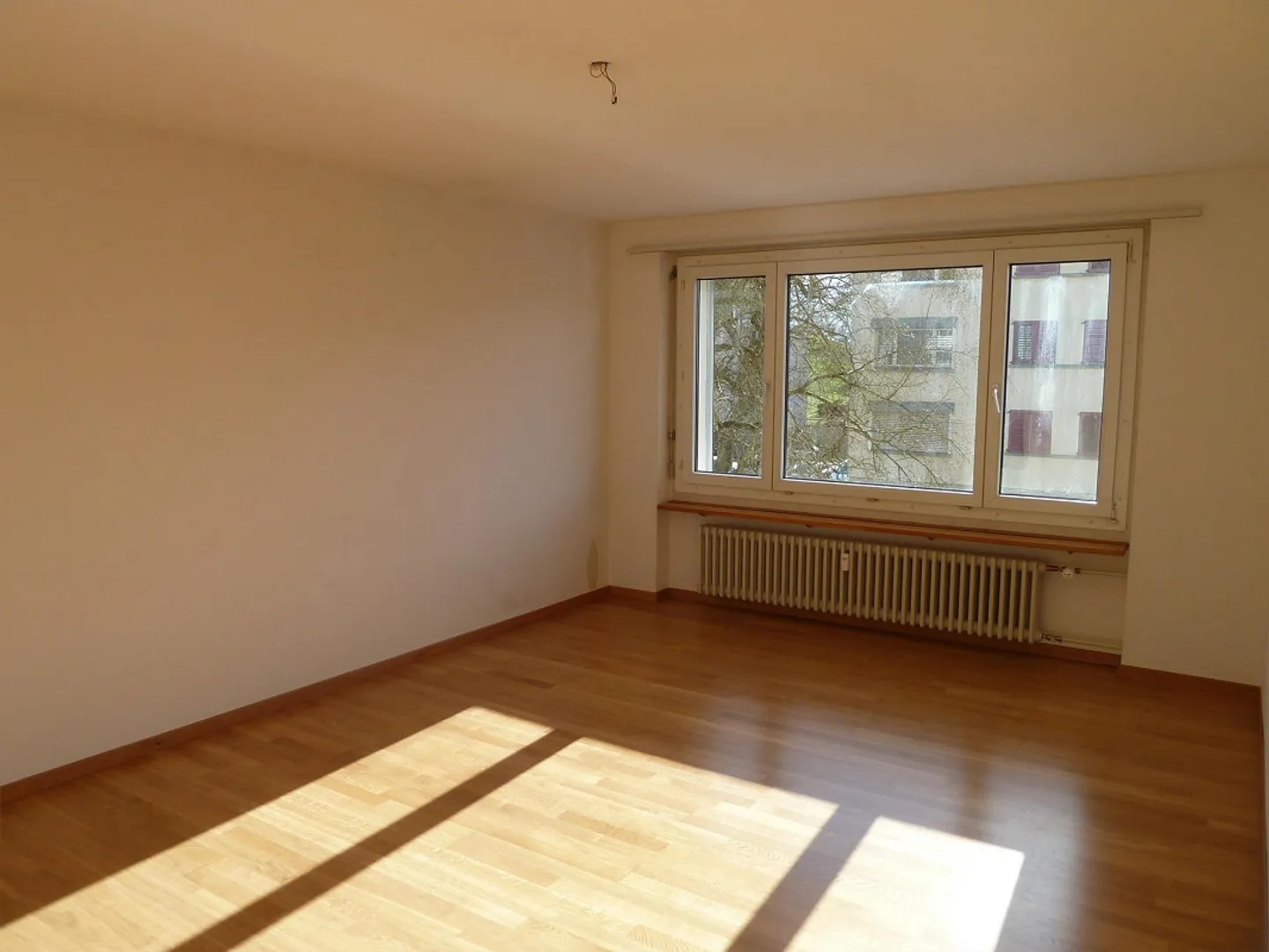 Living in a quiet yet central location - Photo 3 of 7