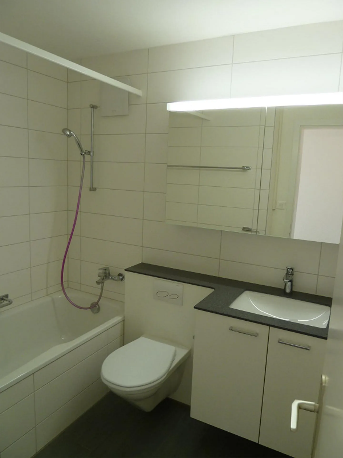 Living in a quiet yet central location - Photo 4 of 7