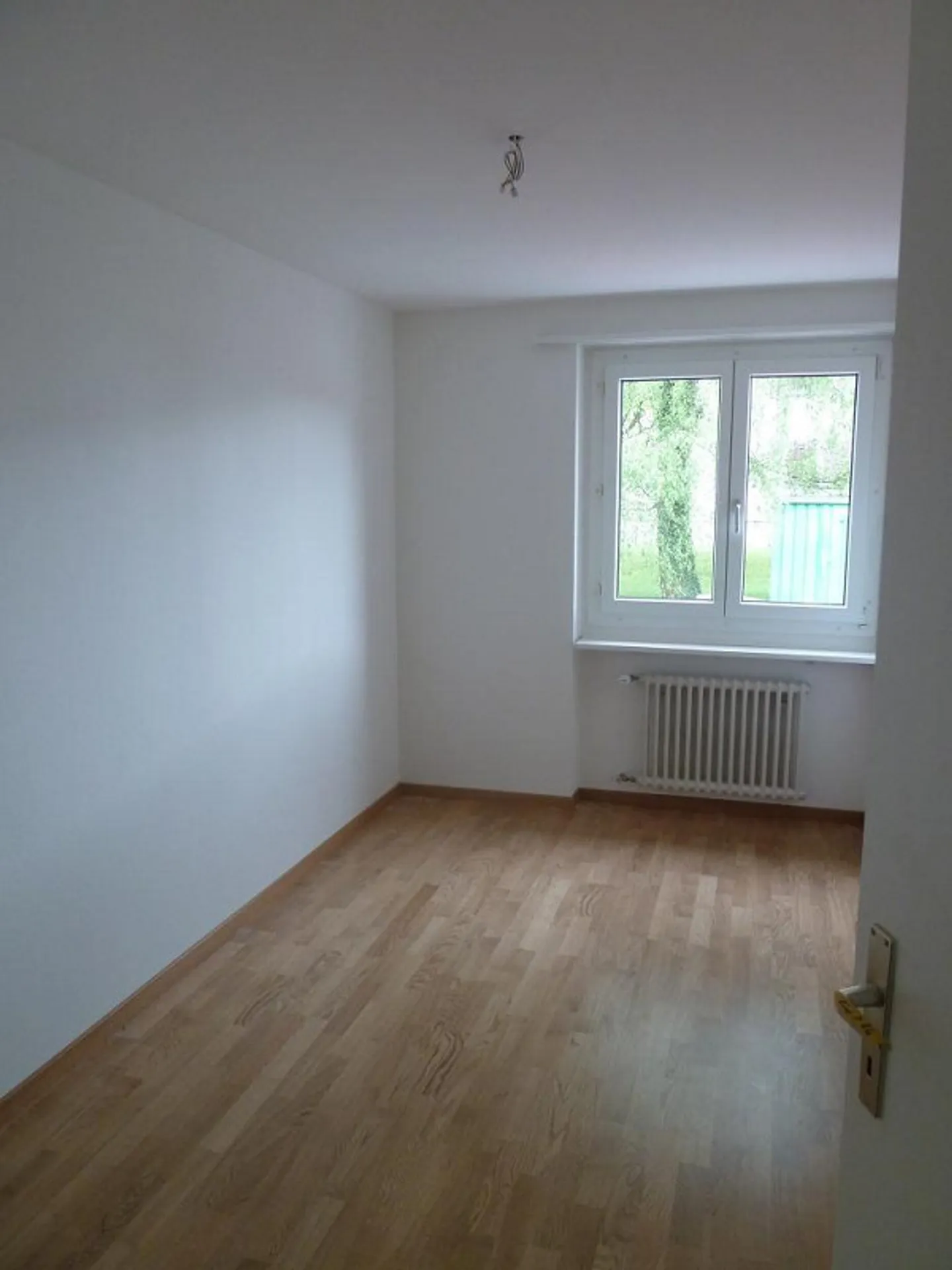 Living in a quiet yet central location - Photo 6 of 7