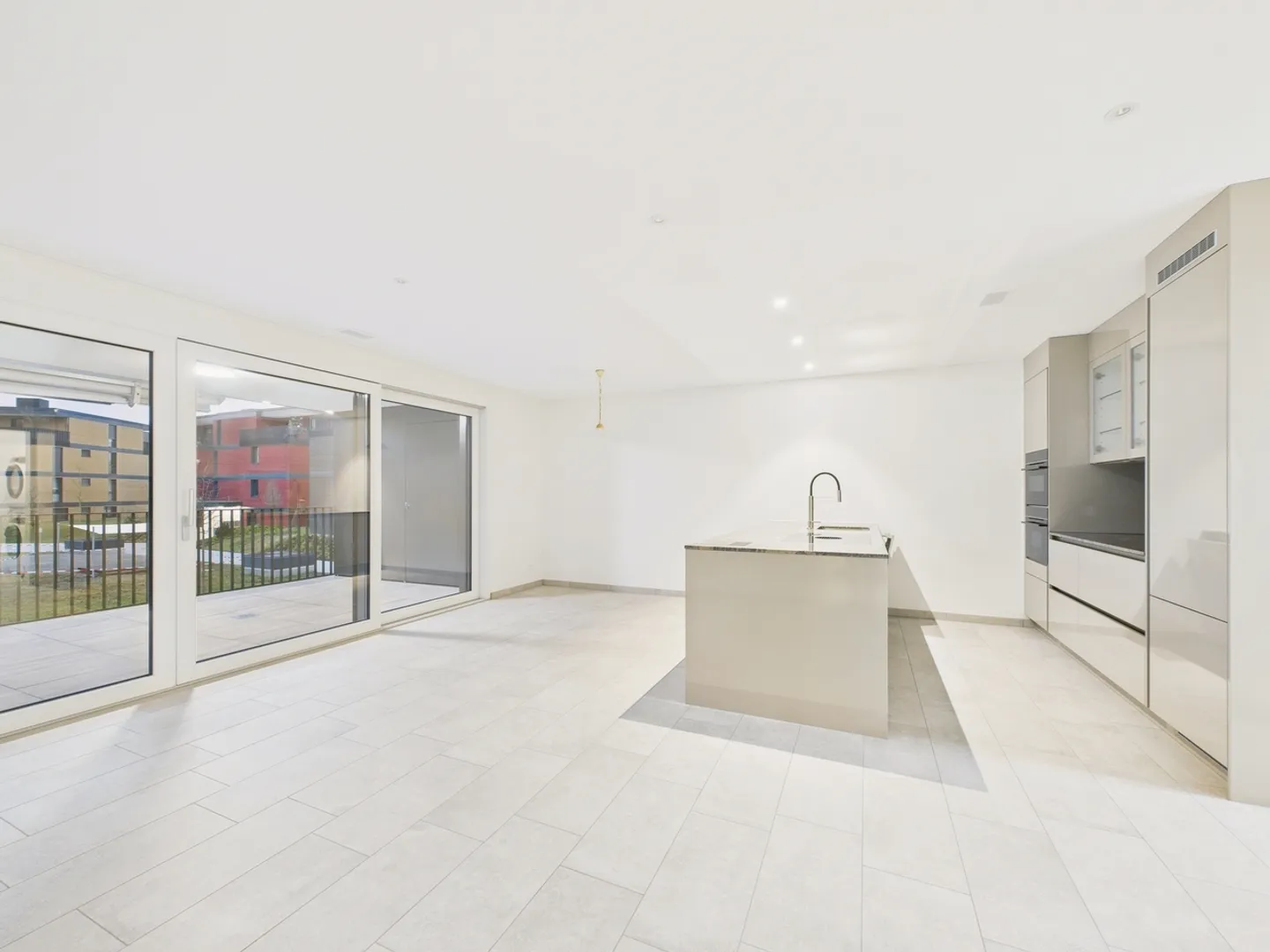 Première location - Appartement de 2,5 pièces de haute qualité à Bachenbülach - Photo 1 sur 8