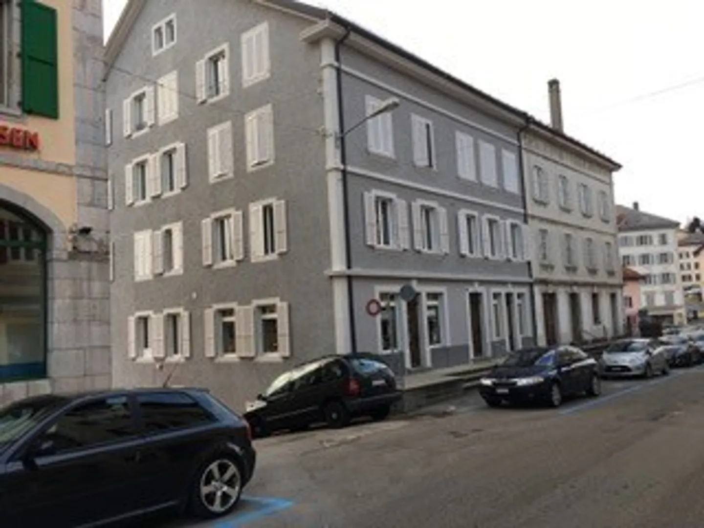 Bellissimo appartamento di 3 stanze completamente ristrutturato con gusto - Foto 1 di 7