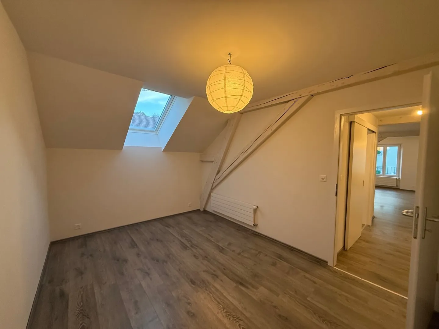 Bellissimo appartamento di 3 stanze completamente ristrutturato con gusto - Foto 6 di 7