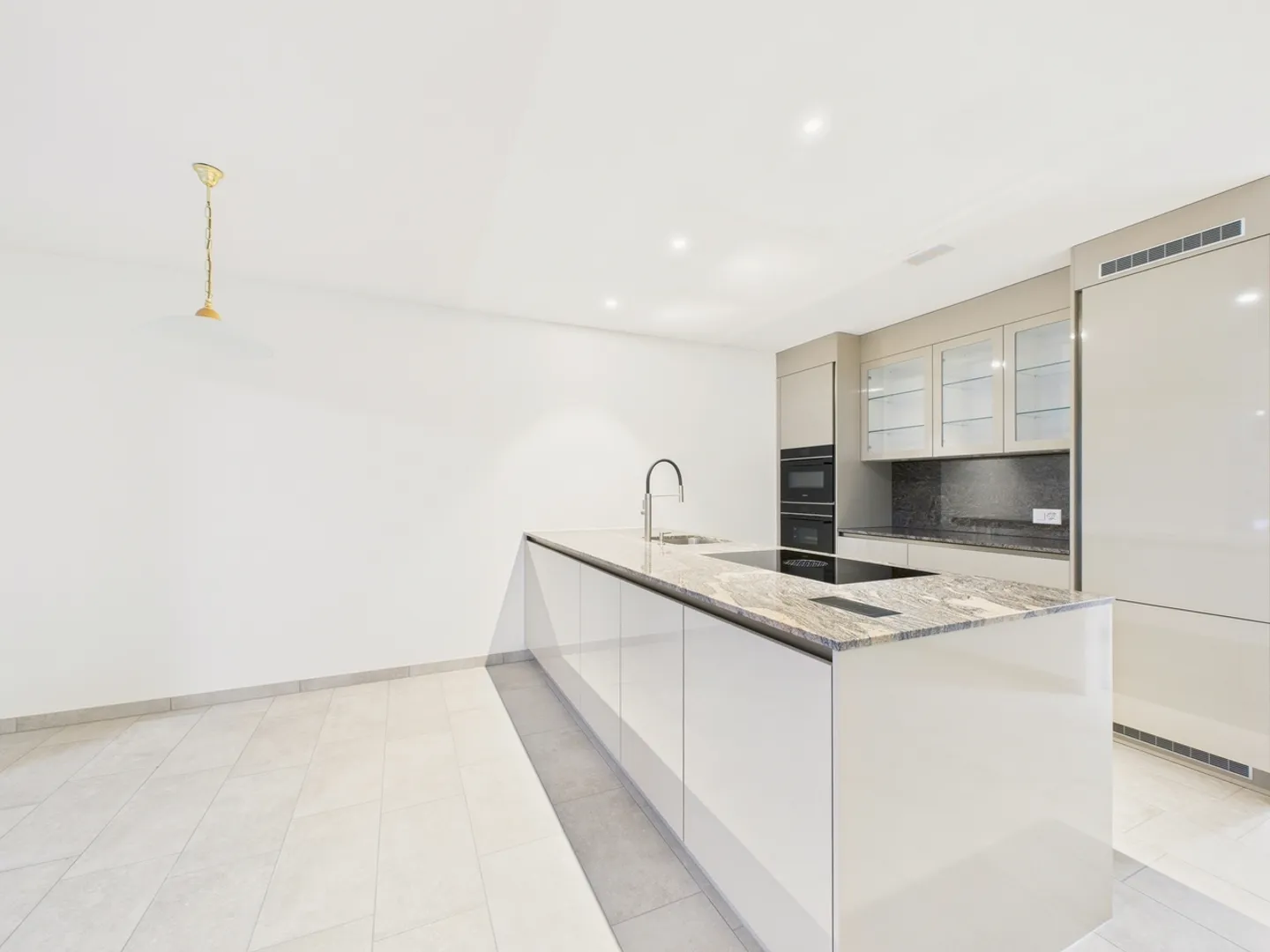 Première location - Appartement de 2,5 pièces de haute qualité à Bachenbülach - Photo 2 sur 8