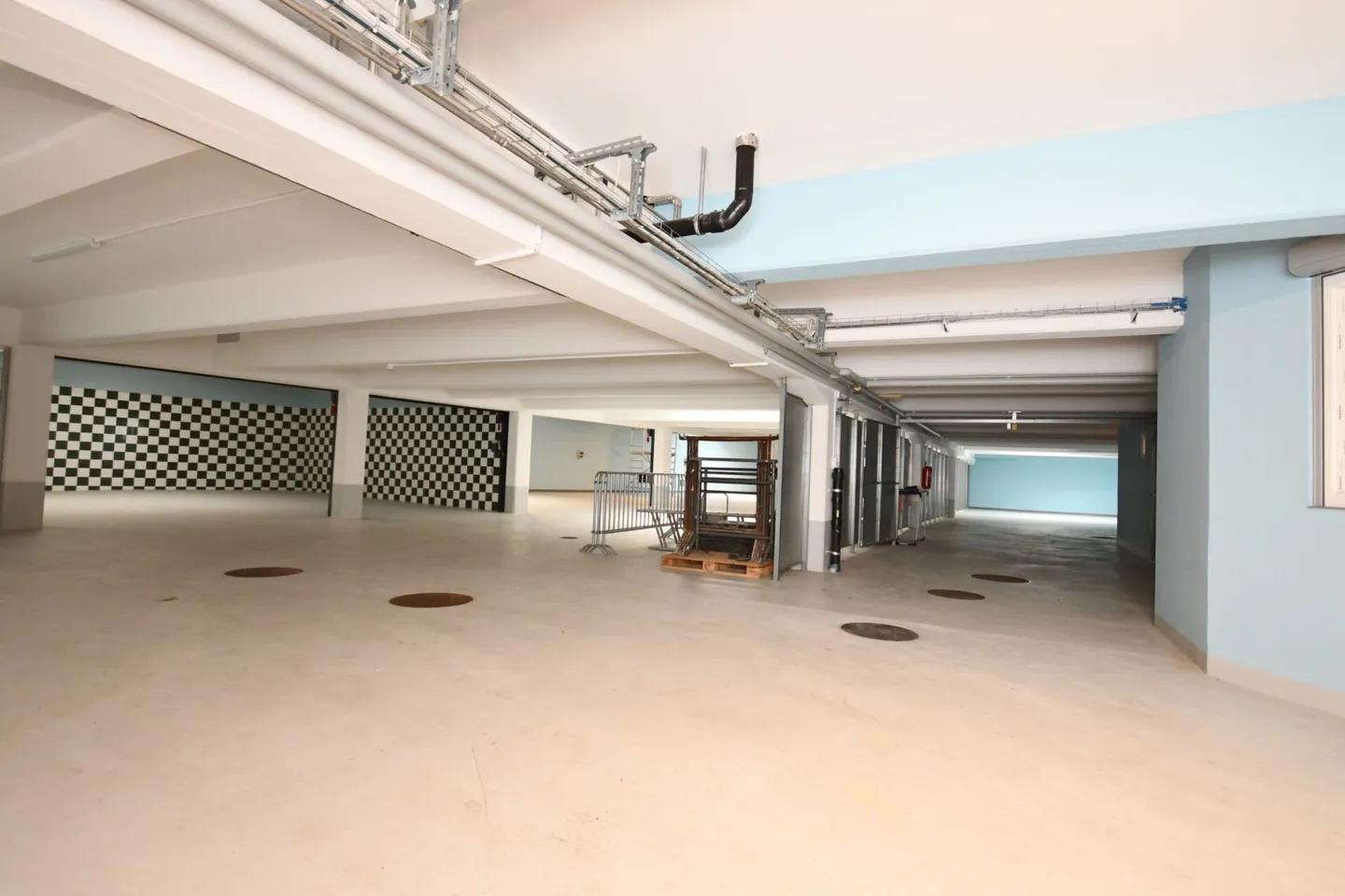 Auto Hall / Workshop - Photo 1 of 18