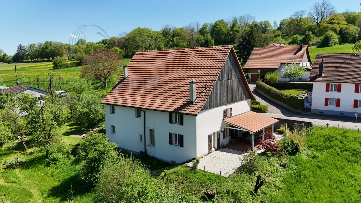 «Grand appartement dans ferme superbement rénovée.» - Photo 1 sur 13