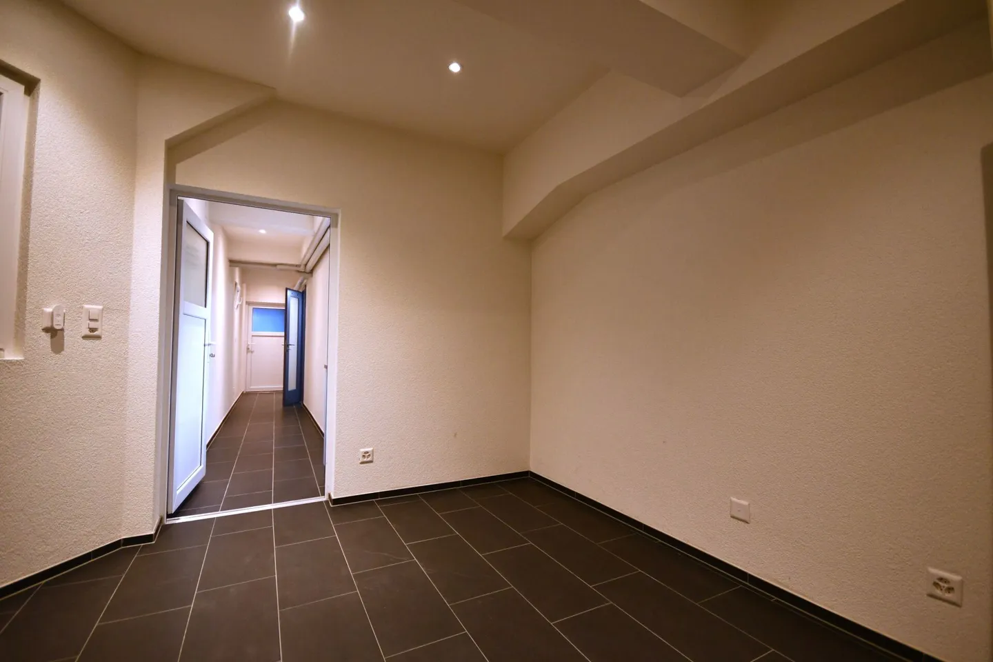 Auto Hall / Workshop - Photo 9 of 18