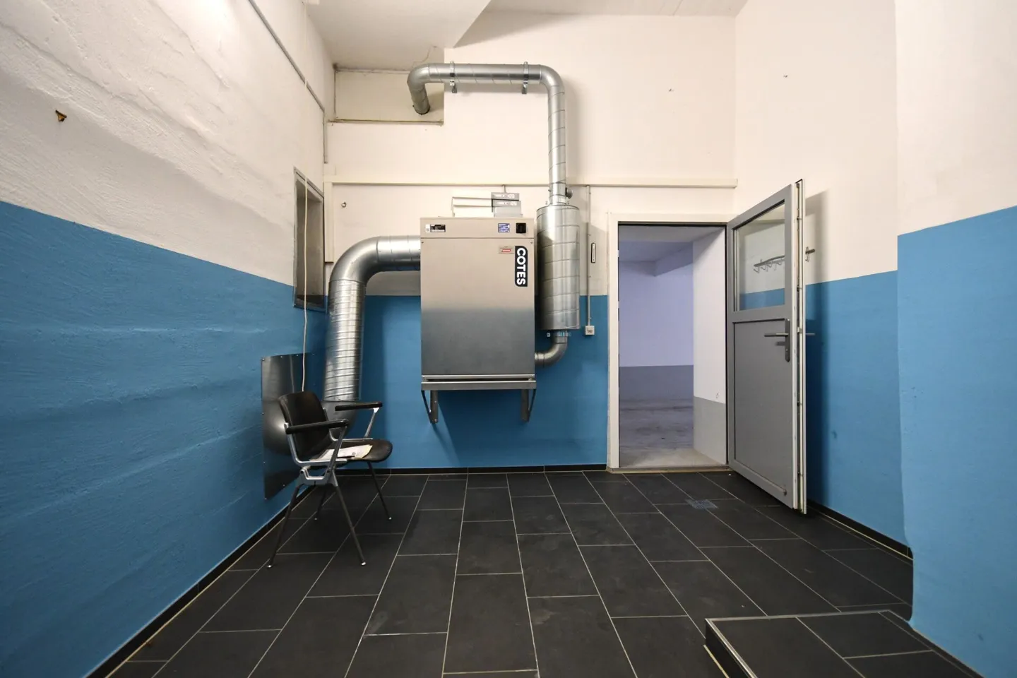 Auto Hall / Workshop - Photo 10 of 18