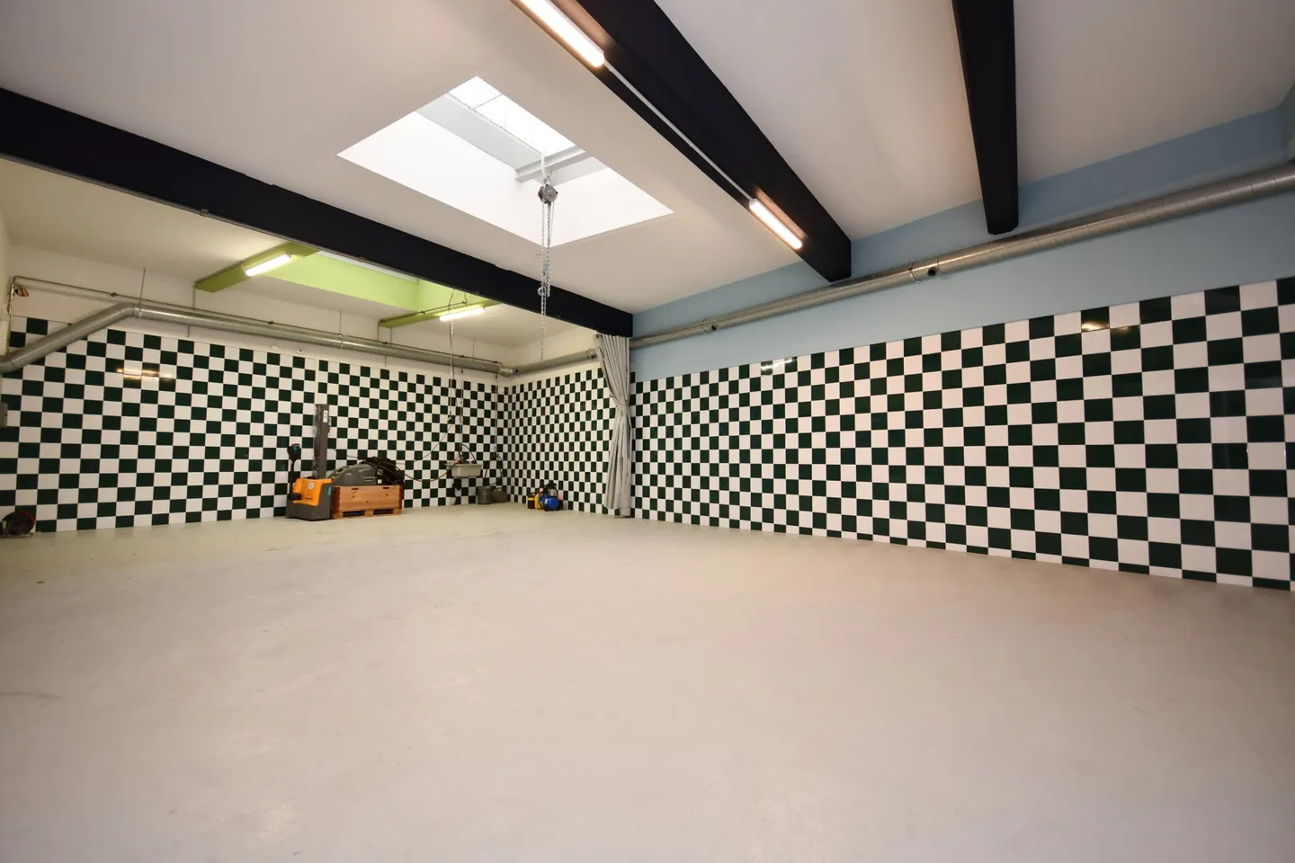 Auto Hall / Workshop - Photo 11 of 18