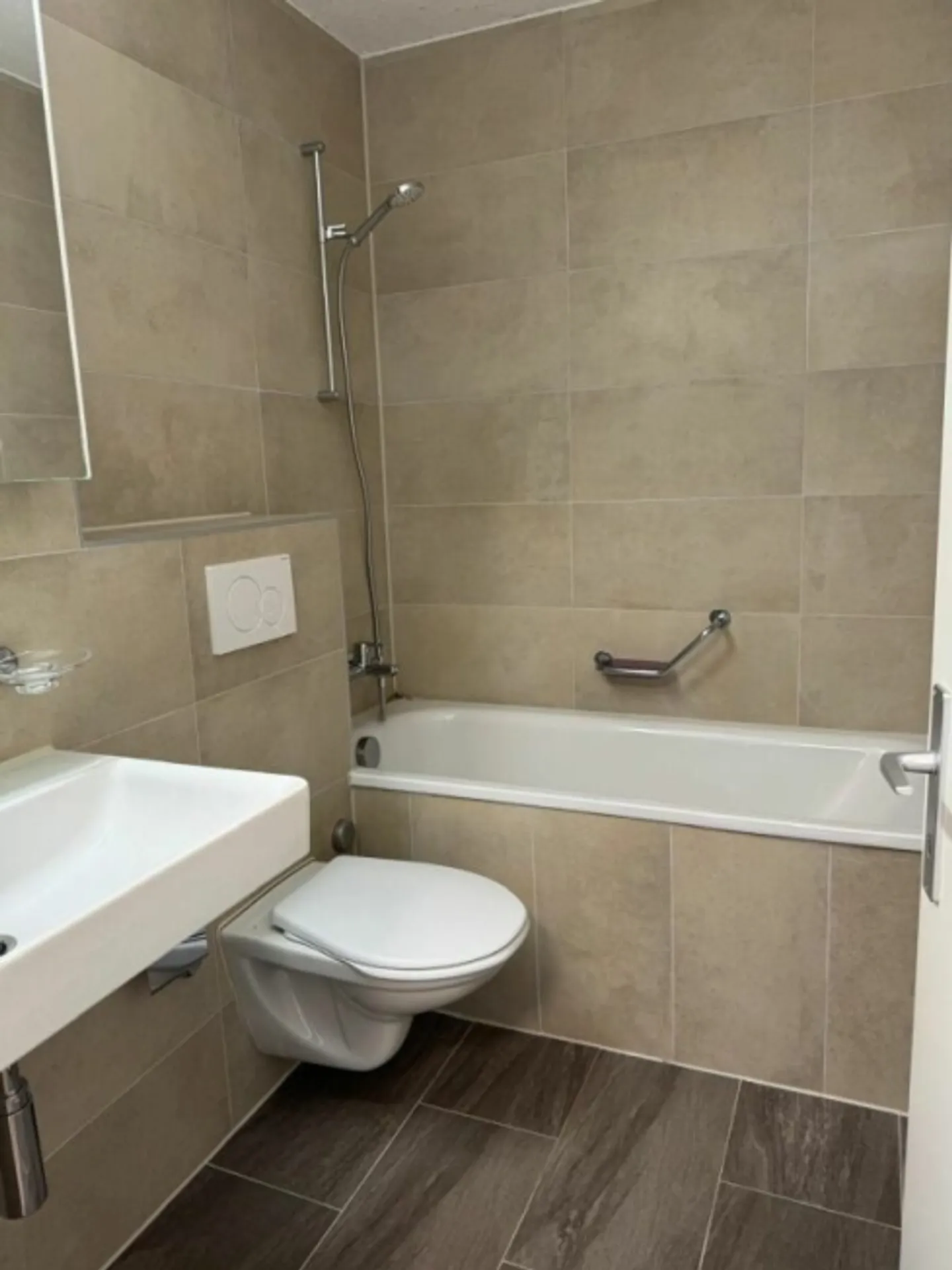 Pleasant and well-kept 2-room apartment with beautiful view - Photo 7 of 11