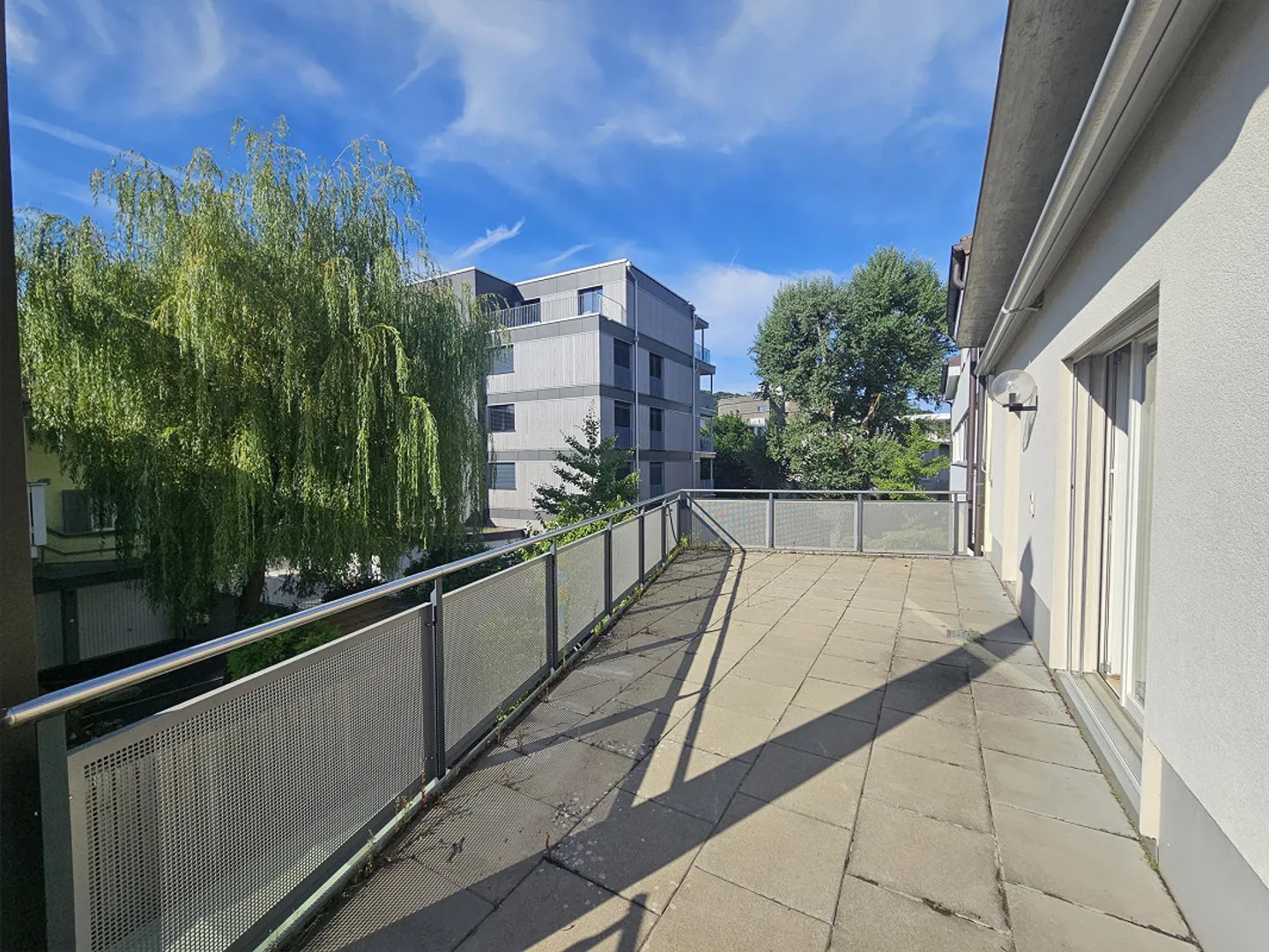 Mitten im Zentrum  viel Platz und Sonne geniessen - Foto 1 von 8