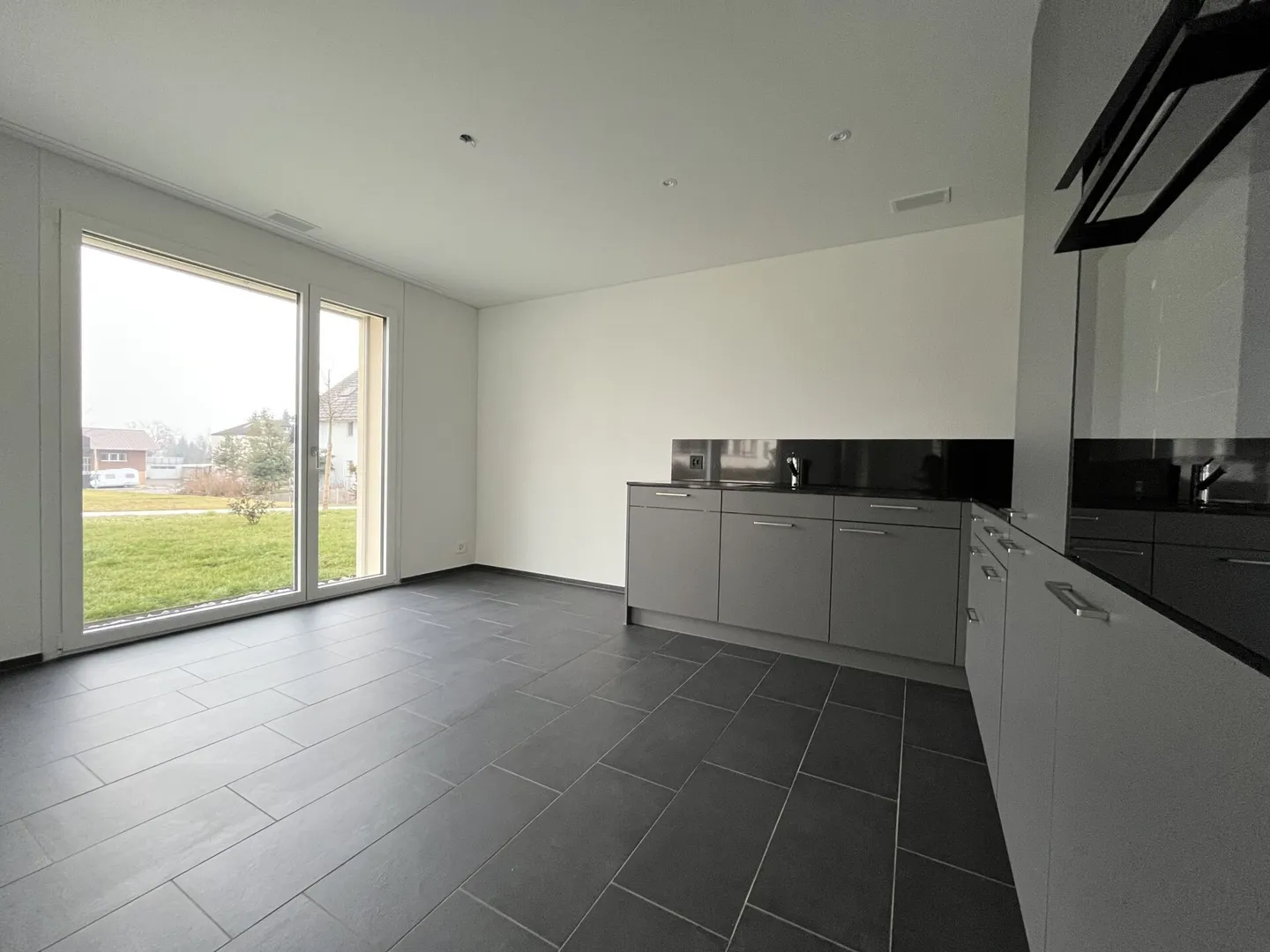 After first occupancy - Modern 2.5-room apartment in the heart of Uffikon - Photo 1 of 6