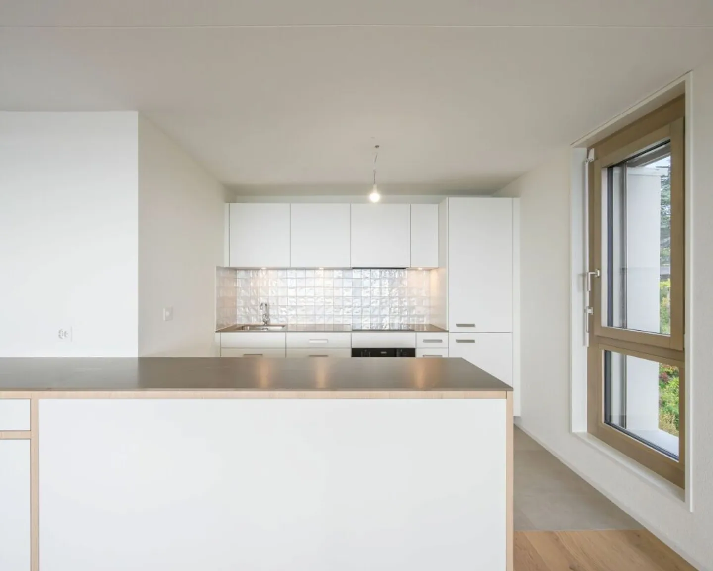 Appartement de 4.5 pièces entièrement rénové - Photo 2 sur 14