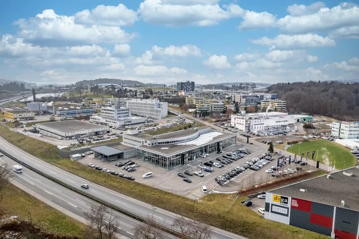 Bureaux meublés à louer dans la zone industrielle de Granges-Paccot - Photo 1 sur 9