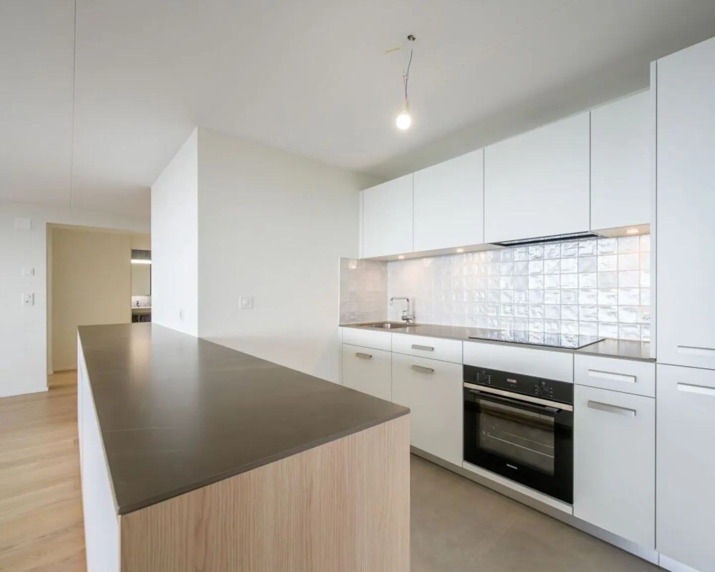 Appartement de 4.5 pièces entièrement rénové - Photo 3 sur 14