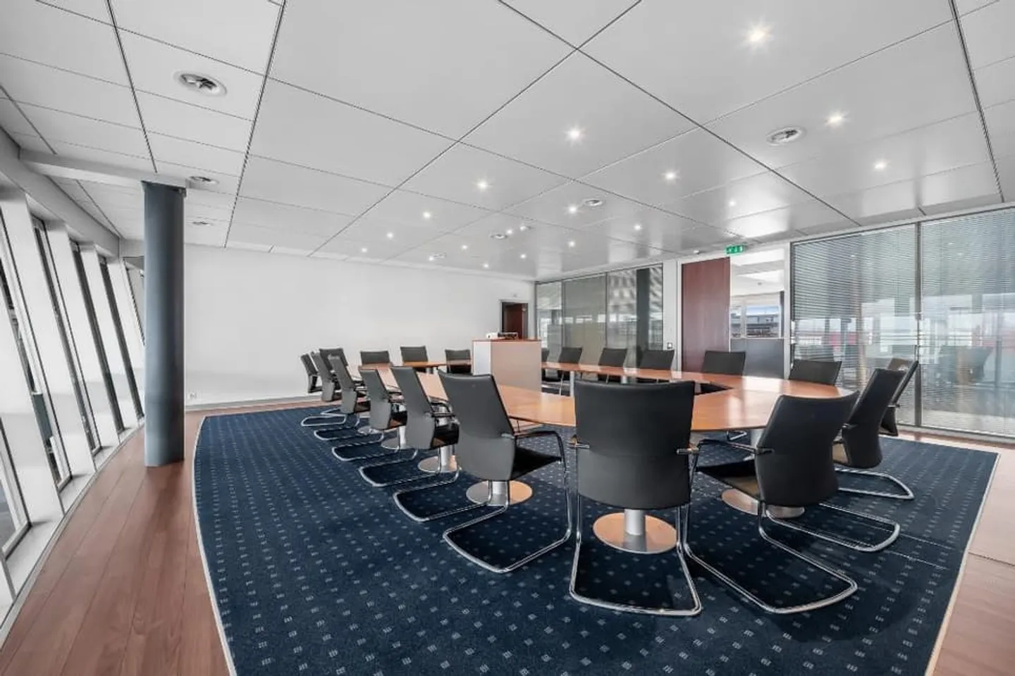 Bureaux meublés à louer dans la zone industrielle de Granges-Paccot - Photo 2 sur 9