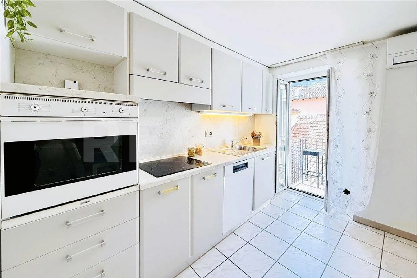 2-Room Apartment - Photo 4 of 10
