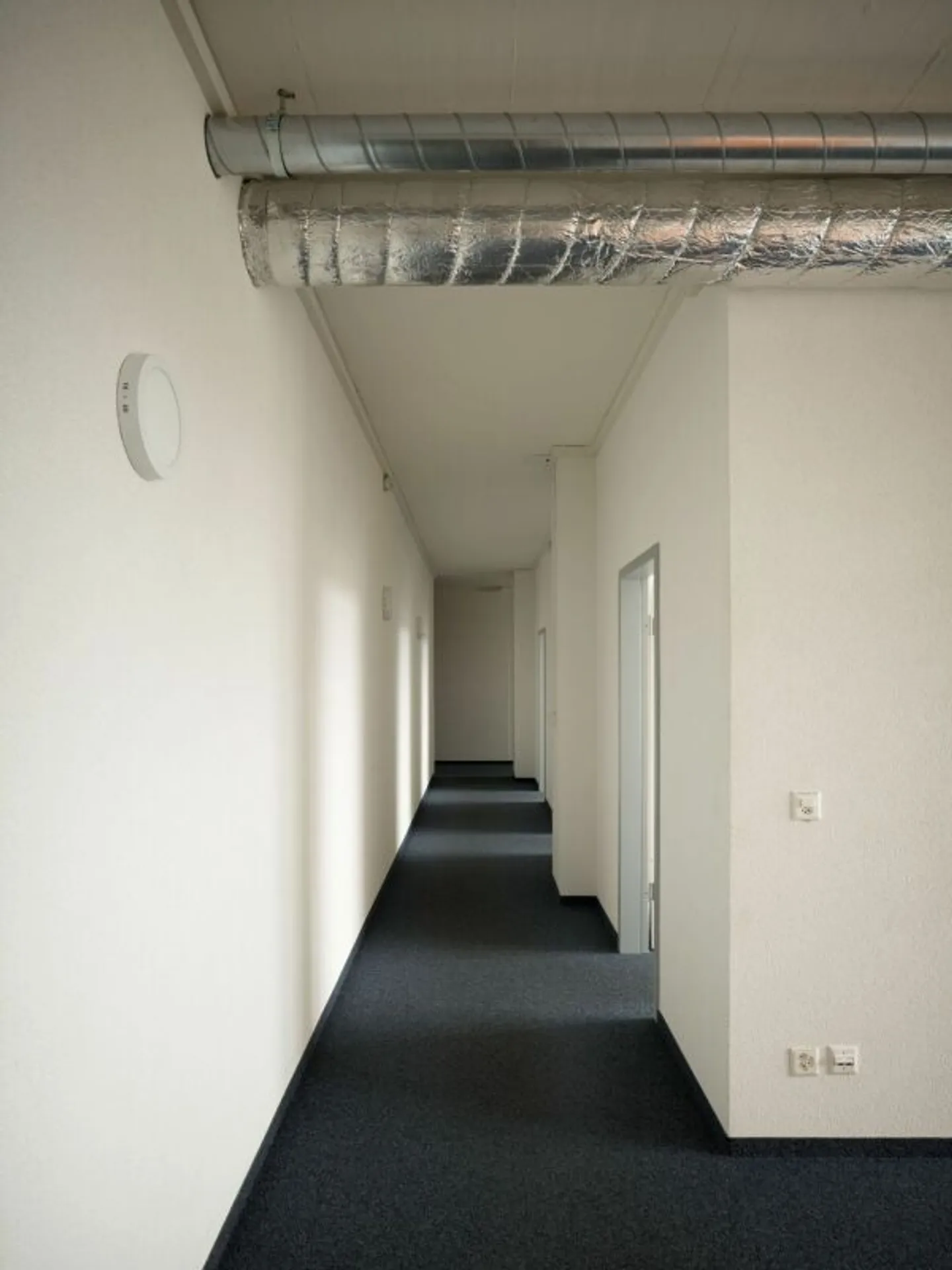 Votre nouveau site d'entreprise; 350 - 1'850 m2 de bureaux et d'espaces de services à louer (Fr. 120.00 m2) - Photo 3 sur 6