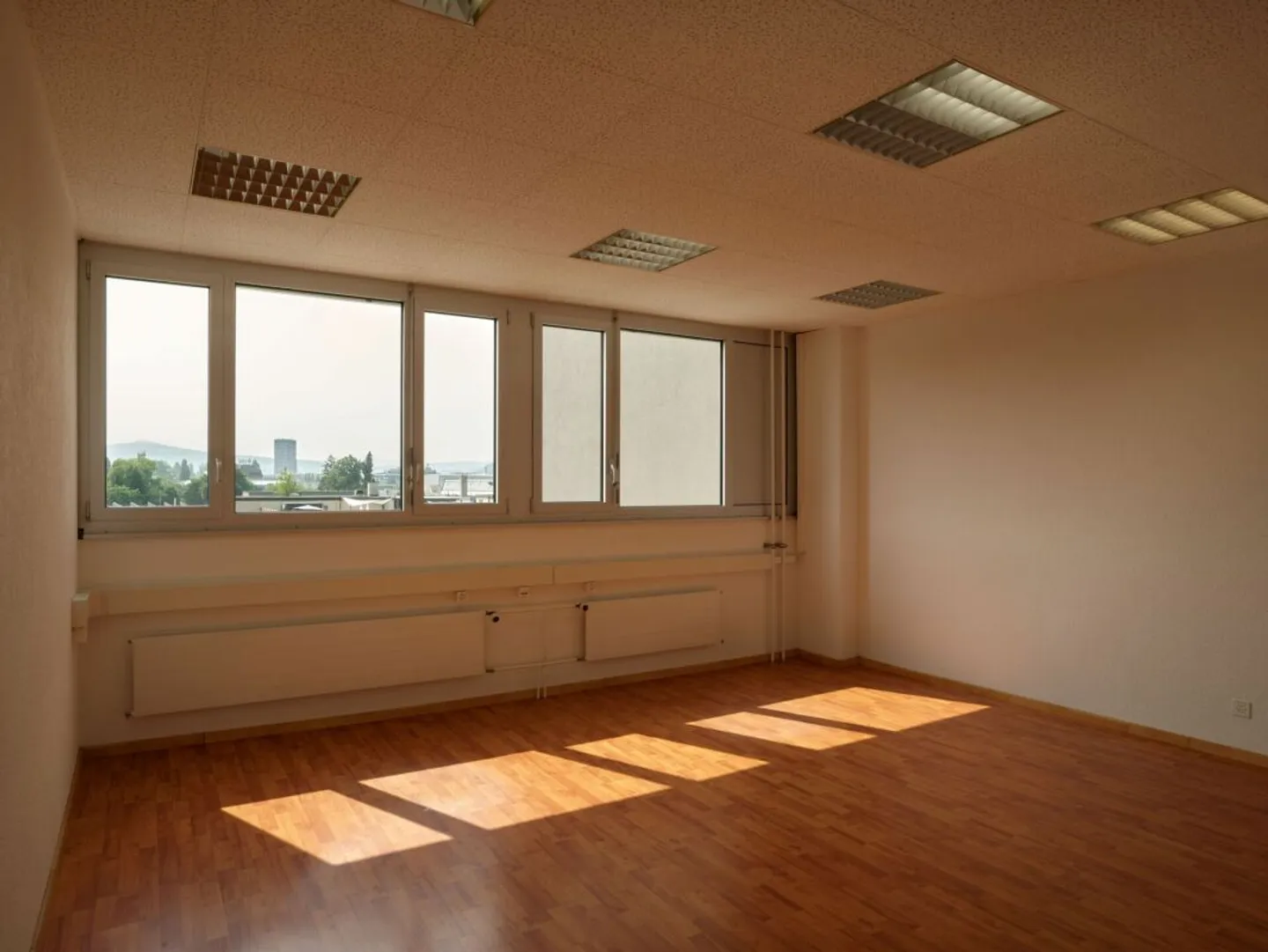 Votre nouveau site d'entreprise; 350 - 1'850 m2 de bureaux et d'espaces de services à louer (Fr. 120.00 m2) - Photo 4 sur 6