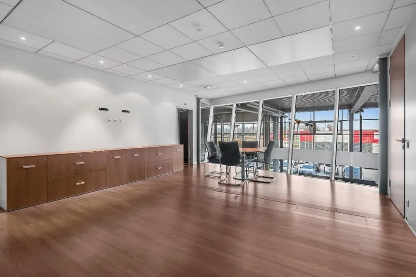 Bureaux meublés à louer dans la zone industrielle de Granges-Paccot - Photo 8 sur 9