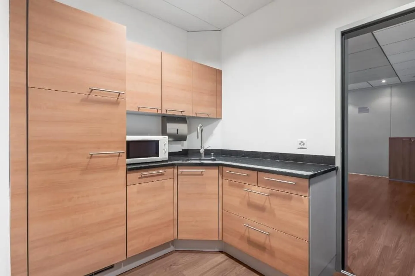 Bureaux meublés à louer dans la zone industrielle de Granges-Paccot - Photo 9 sur 9