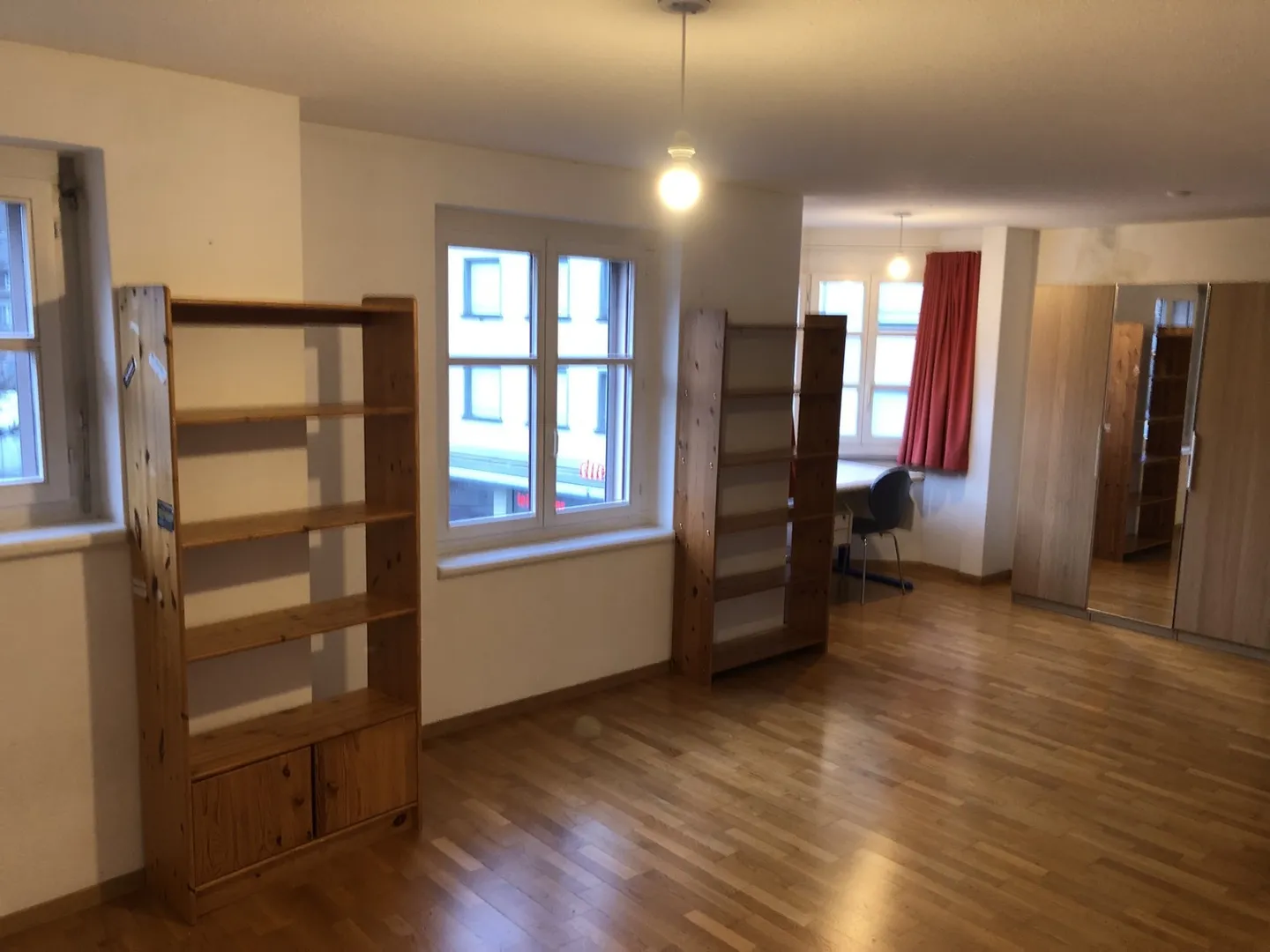 Large shared room in the village center - Photo 2 of 8