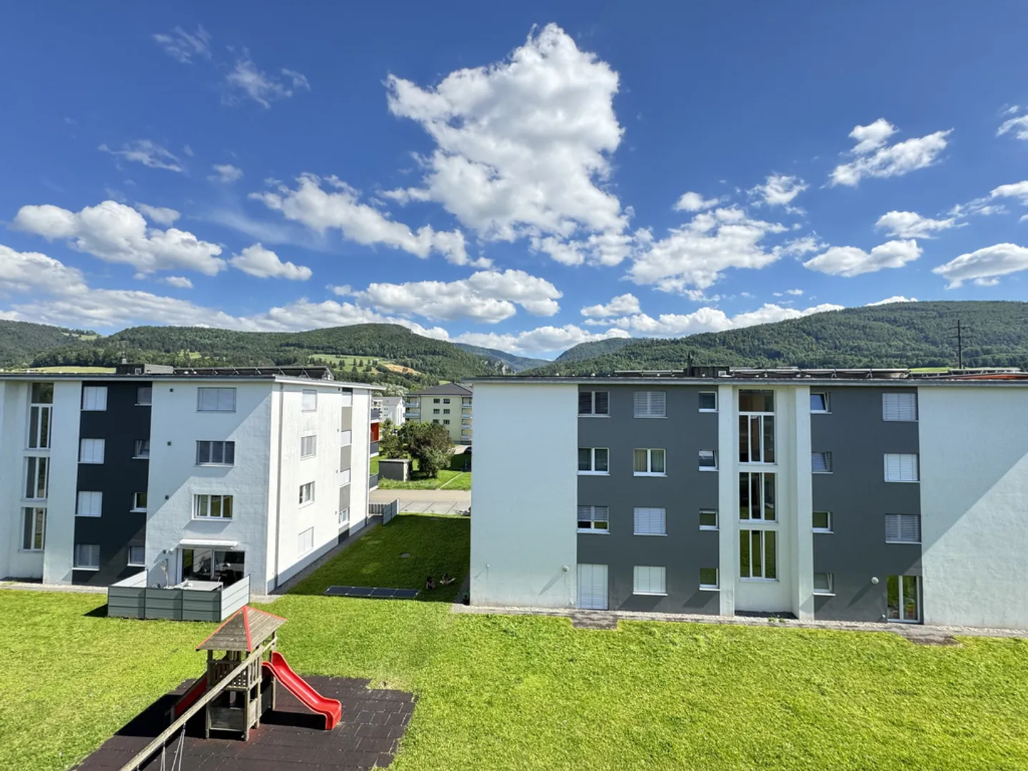 Appartement spacieux avec grande terrasse - Photo 2 sur 12