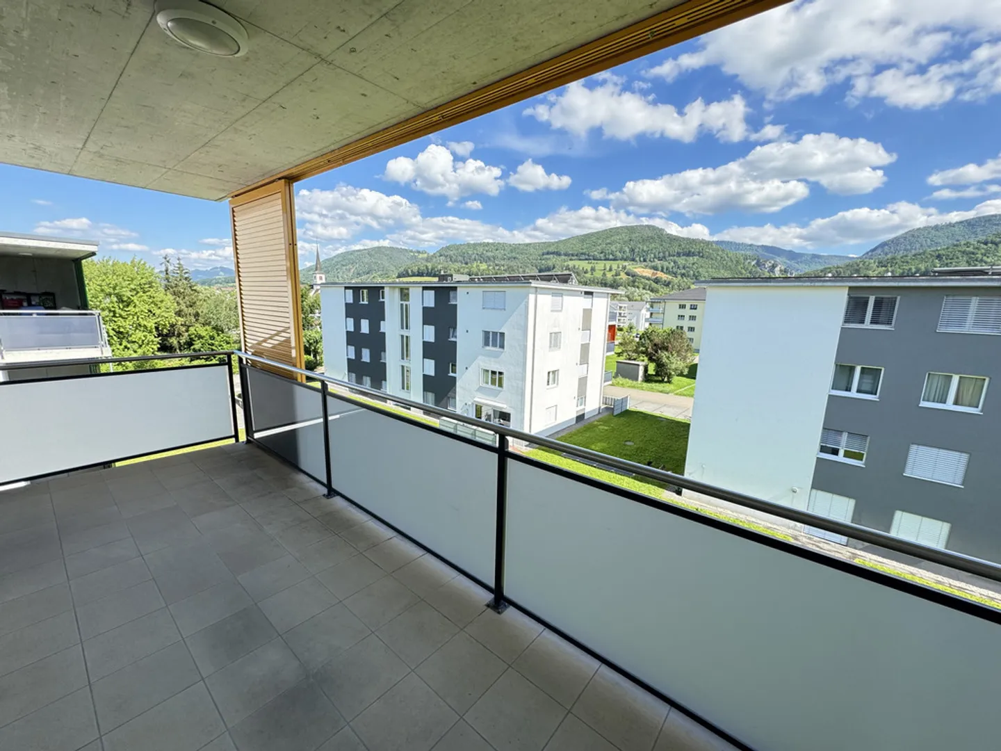 Appartement spacieux avec grande terrasse - Photo 1 sur 12