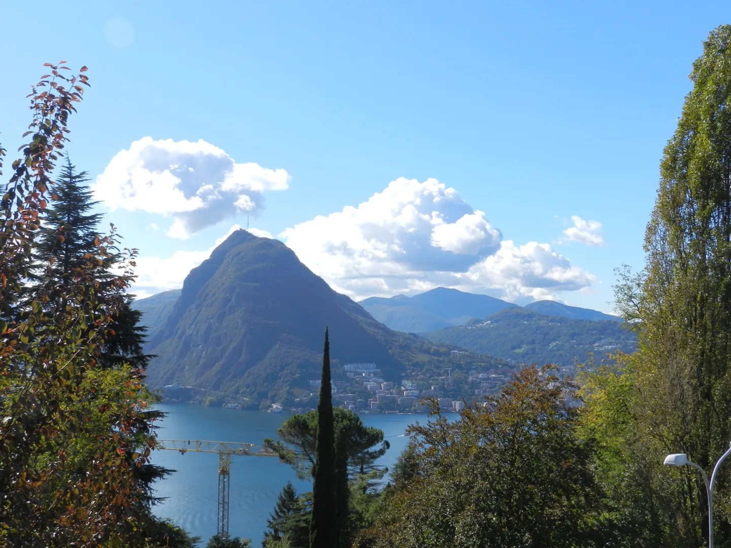 VIGANELLO 
Casa  da ristrutturare con terreno edificabile
vista lago - Foto 1 di 1