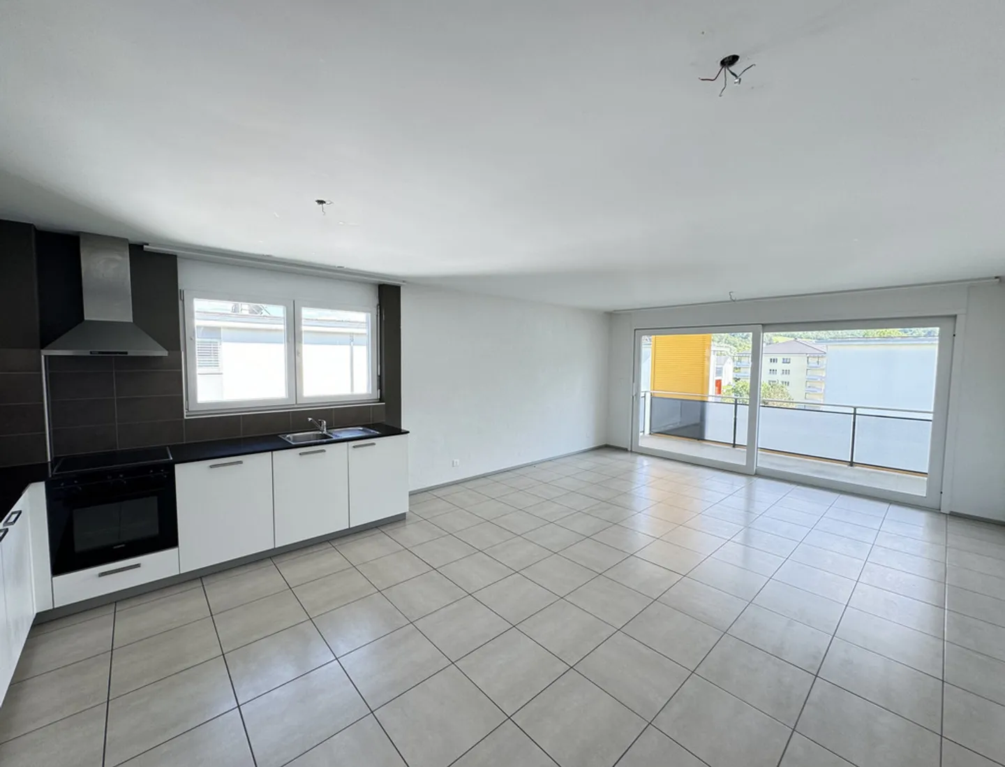 Appartement spacieux avec grande terrasse - Photo 5 sur 12