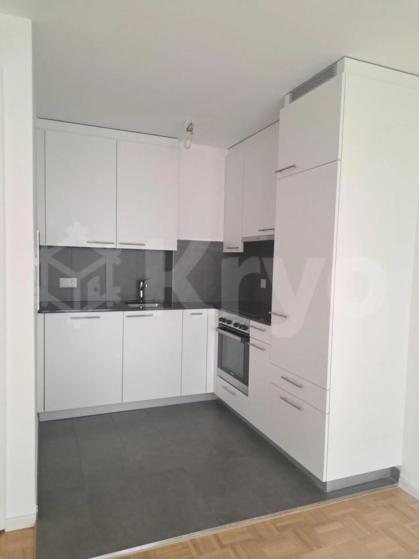 Bel appartement de 2 pièces rénové au 1er étage avec ascenseur - Photo 1 sur 6
