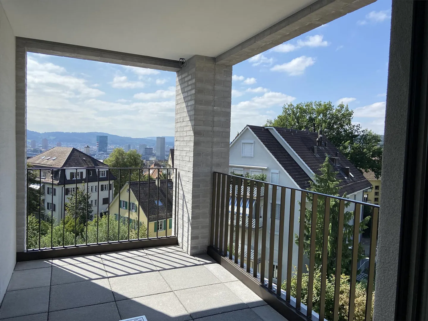 Appartement moderne de 3,5 pièces de haute qualité avec balcon dans un emplacement central - Photo 4 sur 10