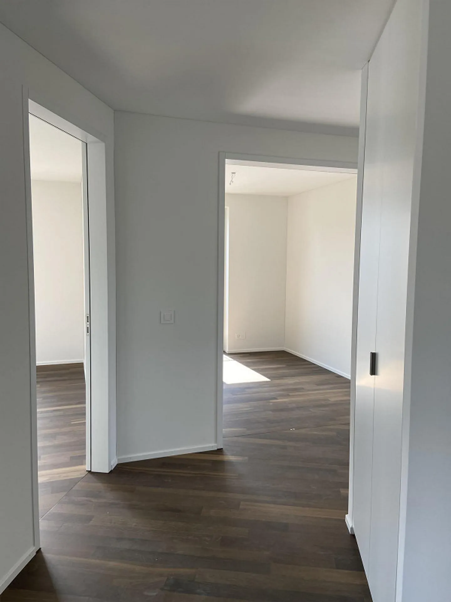 Appartement moderne de 3,5 pièces de haute qualité avec balcon dans un emplacement central - Photo 6 sur 10