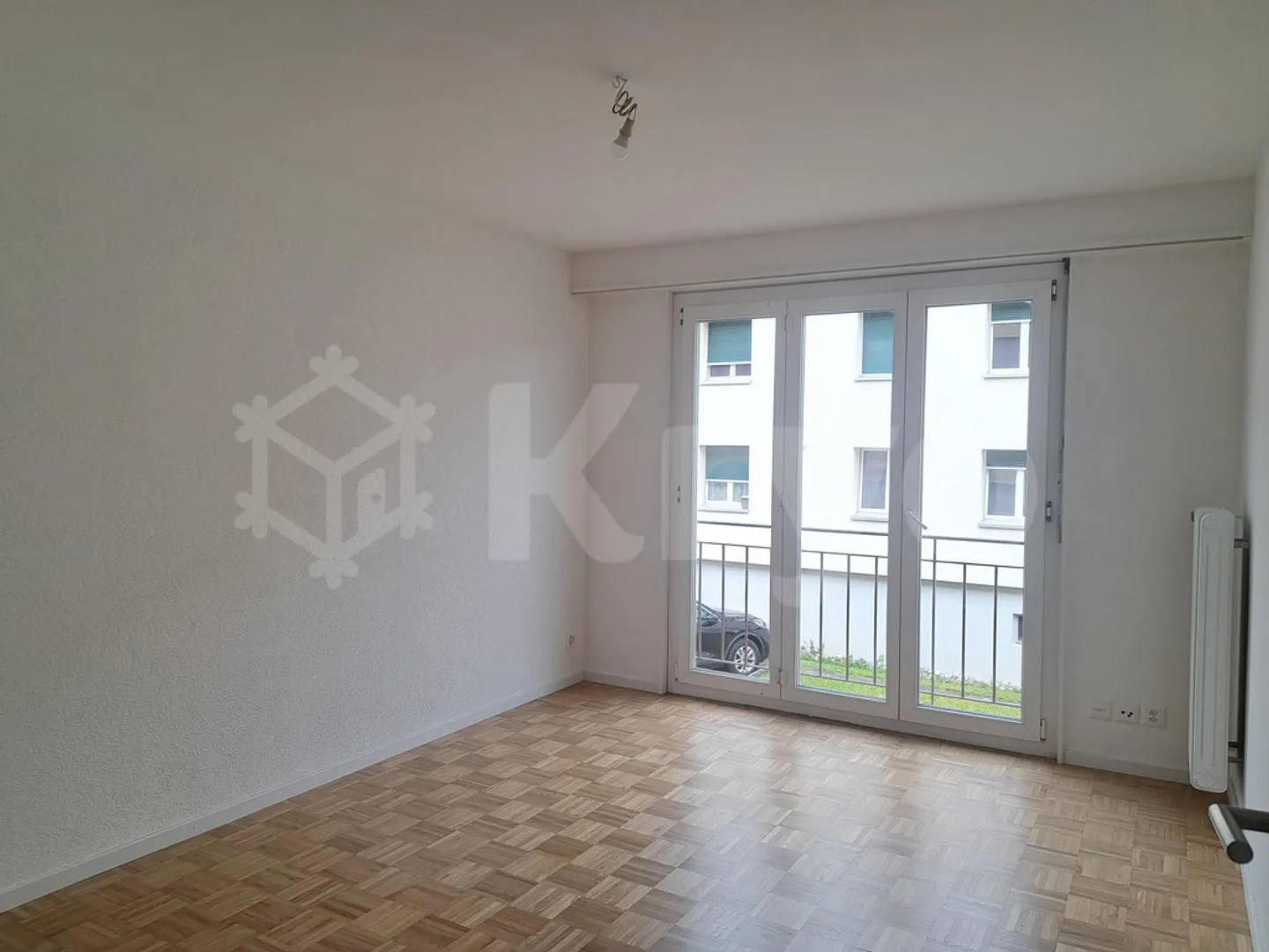 Bel appartement de 2 pièces rénové au 1er étage avec ascenseur - Photo 3 sur 6