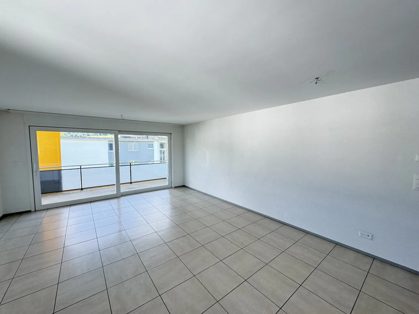 Appartement spacieux avec grande terrasse - Photo 7 sur 12