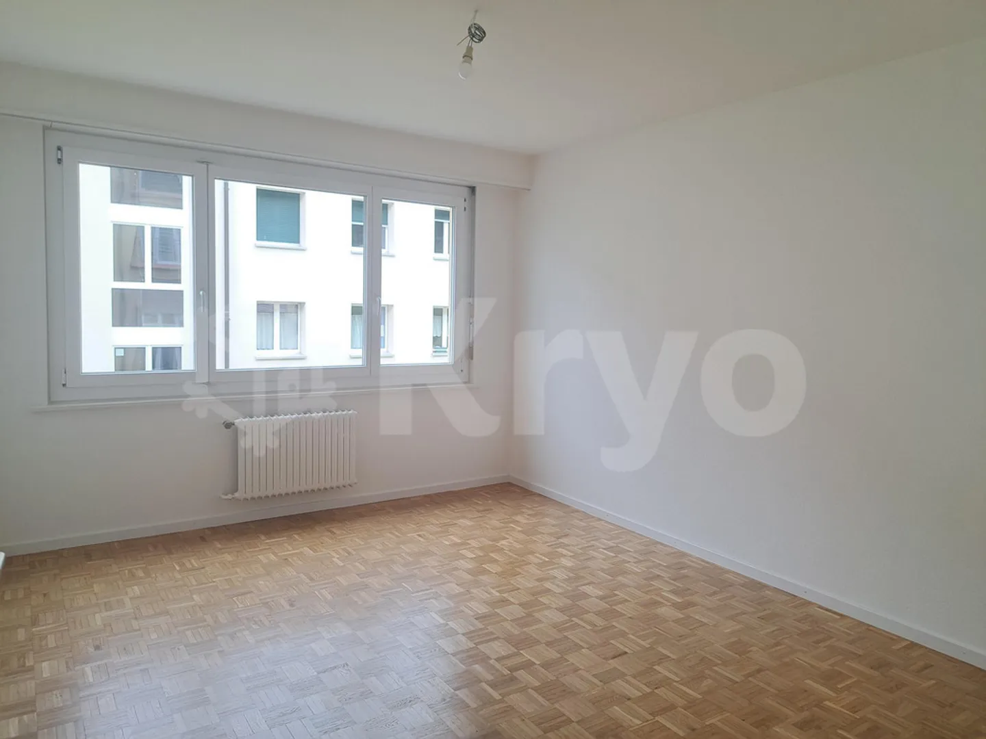 Bel appartement de 2 pièces rénové au 1er étage avec ascenseur - Photo 4 sur 6