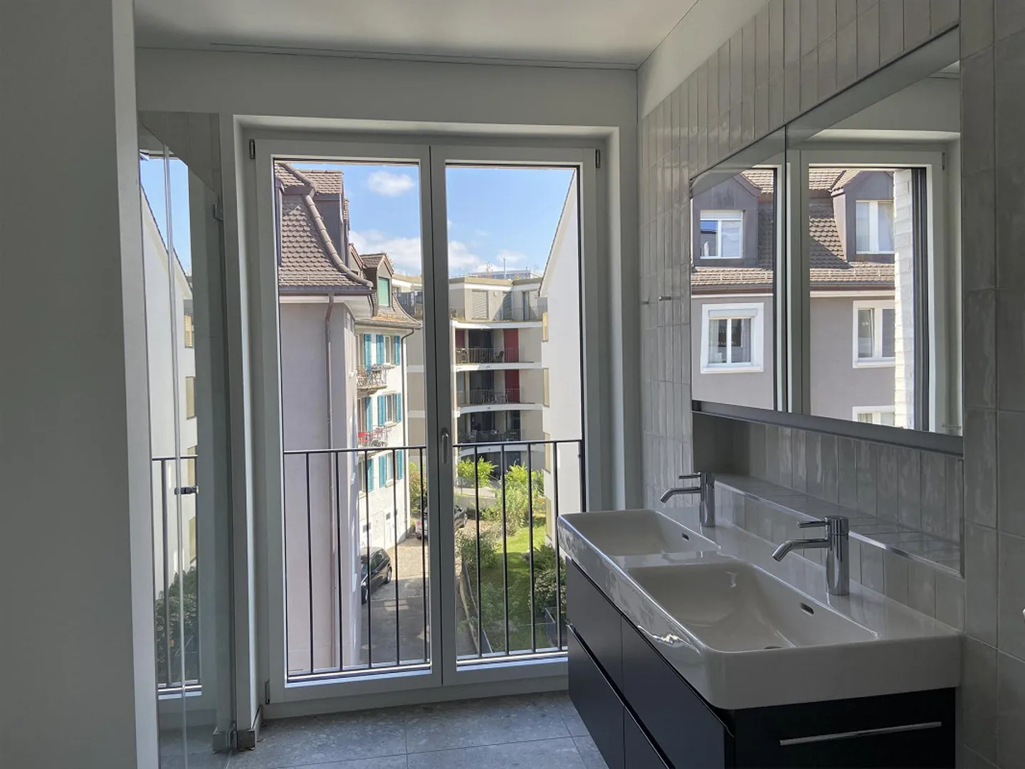 Appartement moderne de 3,5 pièces de haute qualité avec balcon dans un emplacement central - Photo 8 sur 10