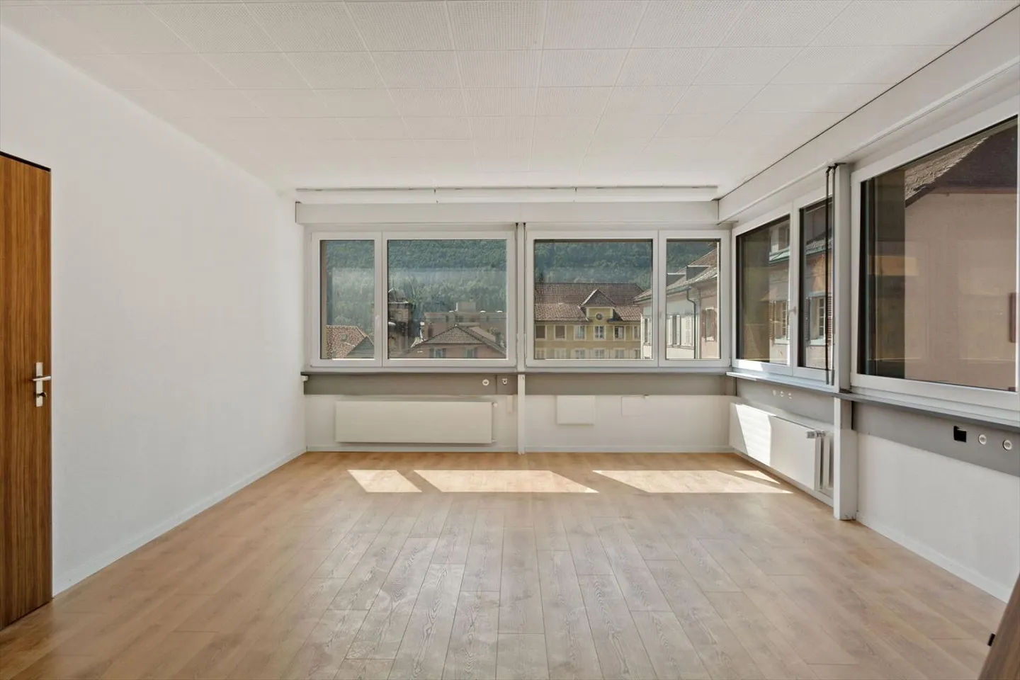 St-Imier, Office / Cabinet ideally located, area from 27m2 - Photo 4 of 13
