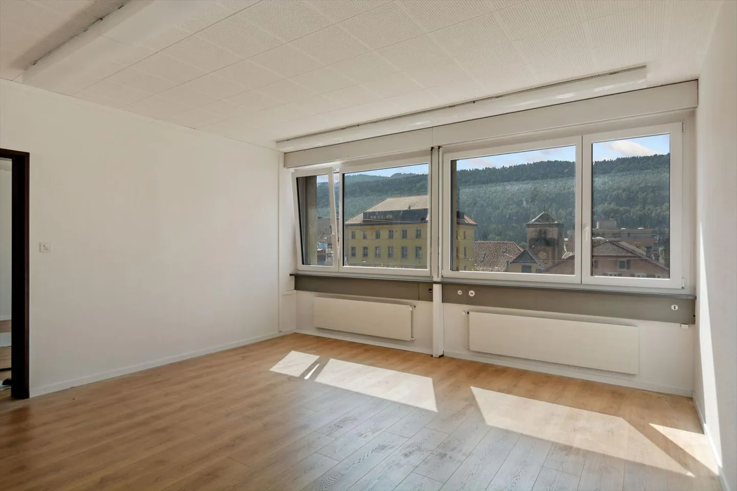 St-Imier, Office / Cabinet ideally located, area from 27m2 - Photo 8 of 13