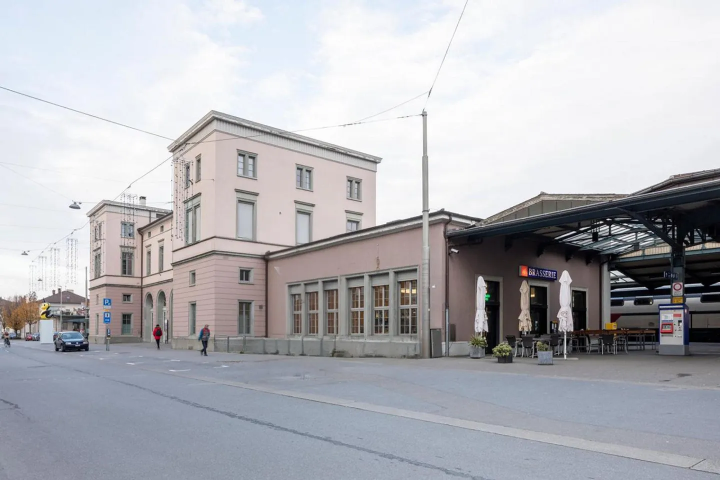 New Offices in Romanshorn Train Station - Photo 1 of 3