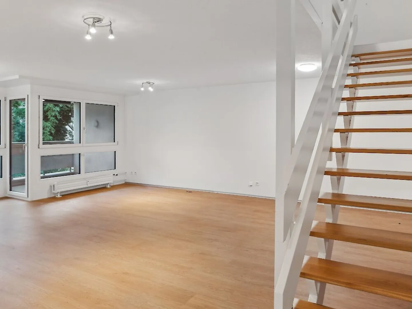 Ampio appartamento duplex di 6.5 stanze in affitto a Friburgo - Foto 1 di 13