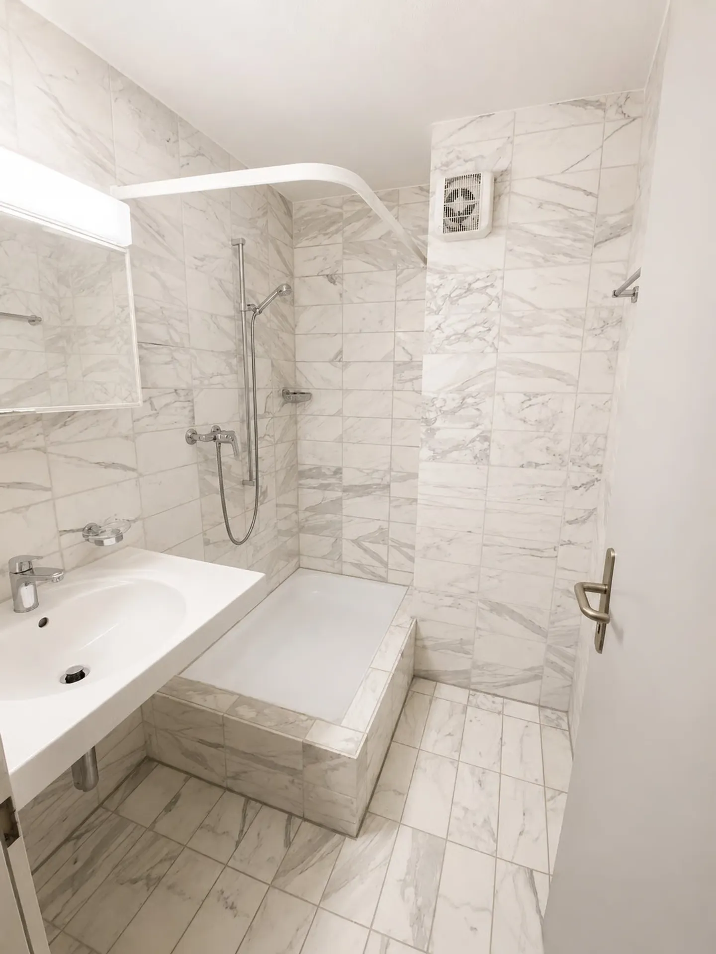 4.5-room apartment with fireplace in the center of Baden - Photo 5 of 13
