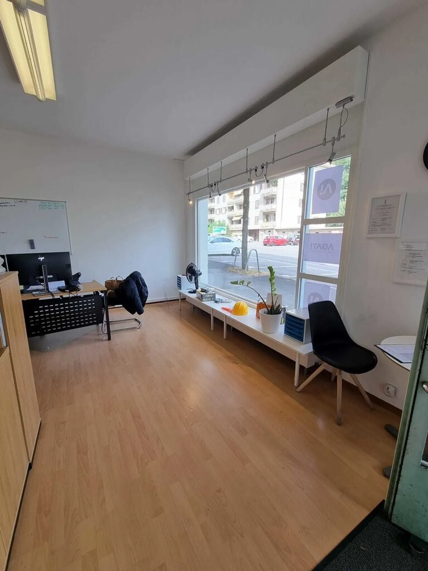 Spazio commerciale di 78m2 con vetrine nelle alture di Losanna - Foto 3 di 8