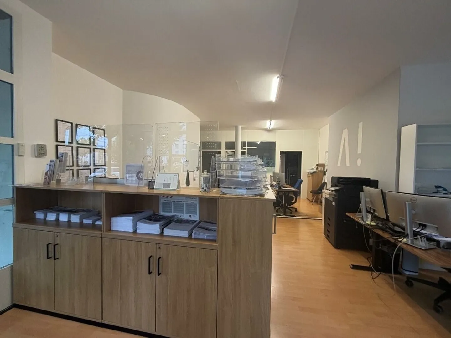 Spazio commerciale di 78m2 con vetrine nelle alture di Losanna - Foto 2 di 8