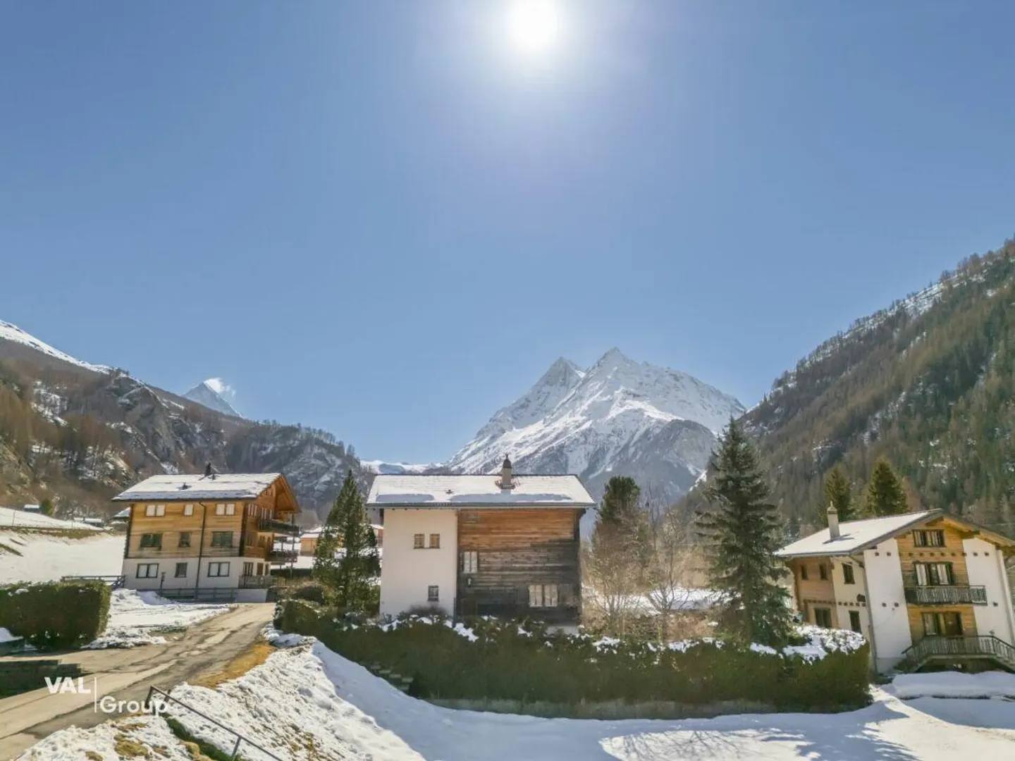Un appartamento eccezionale di 4,5 stanze con terrazza e giardino di fronte alle vette - Foto 10 di 11
